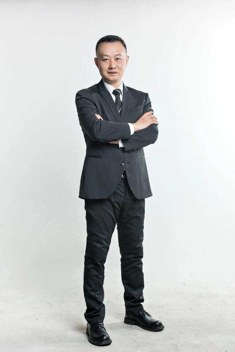 邹建军 艺术总监 & 首席设计师
